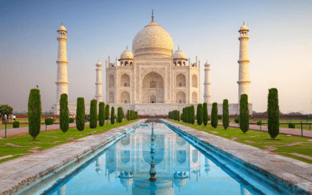 Explore the famous historical landmarks of India- the Agra Fort and Taj Mahal. Built by the Mughal Emperor Shah Jehan for his fav queen Mumtaz Mahal. The Taj Mahal now remains a UNESCO World Heritage Site.