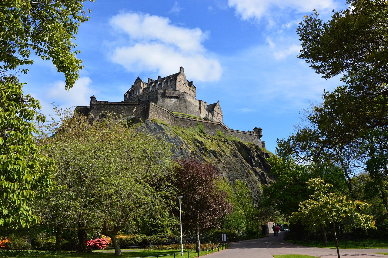 Edinburgh Rail Tours from London